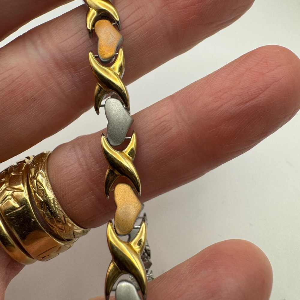 Two Tone Heart & Kisses Bracelet Real 18k Yellow White Gold Plated 8 Inches